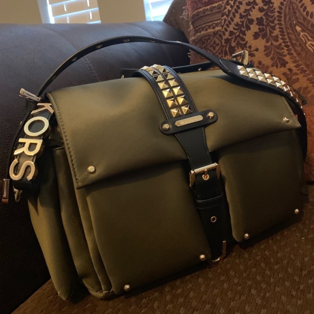 New MK 🍁 olive/ black gold studd large crossbody - Picture 2 of 7